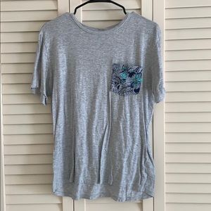 Grey shirt with cute Pocket!